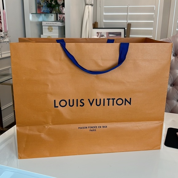 HUGE LOUIS VUITTON PAPER SHOPPING BAG - Picture 4 of 17
